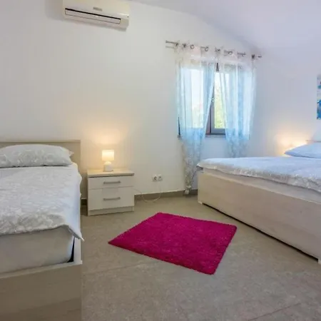Apartment Anton Ri 31 Pax Crikvenica