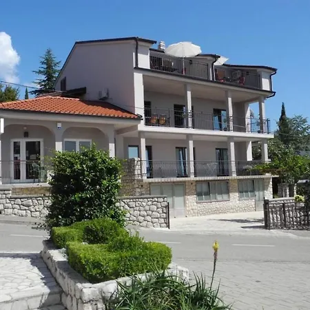 Anton Ri 31 Pax Apartment